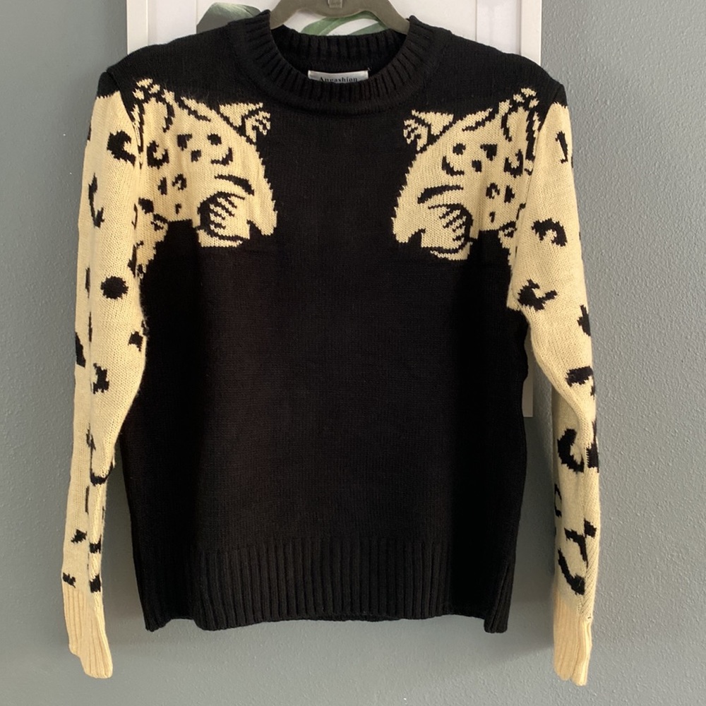 Beautiful Leopard Sweater - Picture 2 of 10